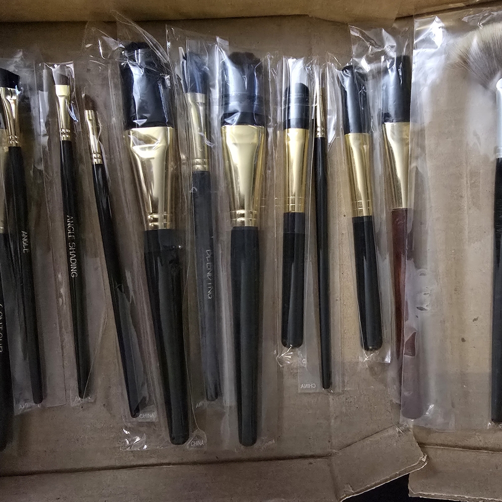 Professional Makeup Brush Set with Gold and Black Handles